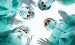 Pierwsi absolwenci medycyny na UR odbierają dyplomy