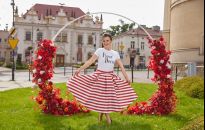 Od zawsze związana z teatrem, odważyła się wejść w biznes