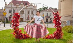 Od zawsze związana z teatrem, odważyła się wejść w biznes