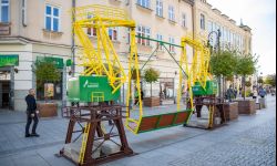 Na 3 Maja stanęła huśtawka na portowych żurawiach