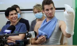 Krakowscy lekarze przyszyli rękę - pacjent wychodzi ze szpitala