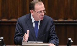 Szef MSWiA: w telefonach czterech migrantów znaleziono kolekcję filmów i zdjęć dotyczących pedofilii i zoofilii