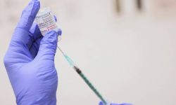 W Polsce dwa razy mniej nowych przypadków zakażeń, niż rok temu; w pełni zaszczepionych jest ponad 19 mln 572 tys. osób