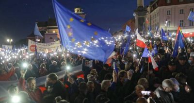 Wśród przemawiających na placu Zamkowym prof. Adam Bodnar i Wanda Traczyk-Stawska