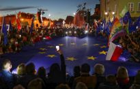 Warszawa: podczas przemarszu w kierunku Nowogrodzkiej policjant uderzony kamieniem, jedna osoba zatrzymana