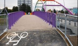 Tęczowa kładka rowerowa przy Naruszewicza już gotowa!