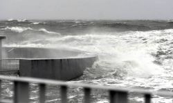 Synoptyk IMGW: w całym kraju silny wiatr; na Bałtyku sztorm