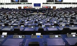 PE w rezolucji: polski TK nie jest uprawniony do interpretowania polskiej konstytucji