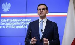Premier Morawiecki w "FT": UE stawia Polsce żądania, przystawiając jej pistolet do głowy