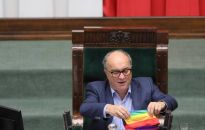 Wicemarszałek Sejmu wywiesił tęczową flagę podczas debaty ws. zakazu zgromadzeń osób LGBT
