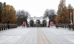Przed Grobem Nieznanego Żołnierza w Warszawie oddano hołd wszystkim, którzy walczyli o wolną Polskę