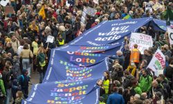 Mimo niesprzyjającej pogody w Glasgow zaczął się wielki marsz klimatyczny