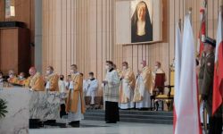 Kard. Nycz: zróbmy wszystko, żeby nie było sprzeczności między obroną granic a pomocą humanitarną