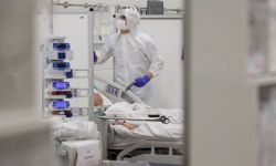 MZ: 12 965 nowych zakażeń koronawirusem, zmarło 31 osób z COVID-19