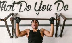 Ścienny, sufitowy, czy rozporowy? Jaki drążek do podciągania będzie najlepszy? 