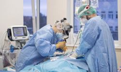 Ministerstwo Zdrowia: 24 239 nowych zakażeń koronawirusem, zmarły 463 osoby z COVID-19