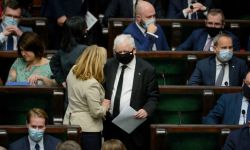 Sejm w uchwale wyraził solidarność z rządem, instytucjami i osobami zaangażowanymi w obronę Polski