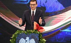 Premier: inwestycja w elektromobilność to możliwość rozwoju technologii i kreatywności