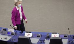 Szefowa KE: zgodnie z umowami szczepionka musi być natychmiast dostosowywana do nowych wariantów