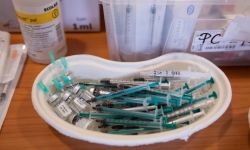 Niedzielski: medycy, nauczyciele i służby mundurowe powinny podlegać obowiązkowi szczepień