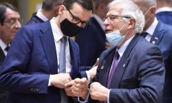 Premier Morawiecki: skłaniam KE do tego, aby otrzymać zgodę na obniżenie VAT-u na paliwo