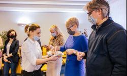 Dziennikarze na spotkaniu opłatkowym u wojewody