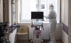 MZ: 14 325 nowych zakażeń koronawirusem, zmarło 709 osób z COVID-19