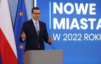 Premier Mateusz Morawiecki wręczył akty nadania praw miejskich dziesięciu miejscowościom