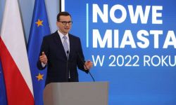 Premier Mateusz Morawiecki wręczył akty nadania praw miejskich dziesięciu miejscowościom