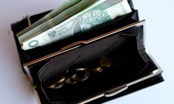 GUS: przeciętne miesięczne wynagrodzenie w pierwszych trzech kwartałach powyżej 5,6 tys. zł