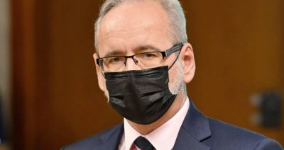 Niedzielski: Jeśli utrzyma się trend wzrostu nowych zakażeń, w środę lub w piątek możliwe kolejne restrykcje