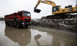 Połowa mułu przy zaporze wydobyta. Zalew wypięknieje?