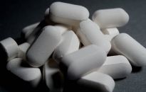 MZ: placówki POZ i inne podmioty leczące pacjentów z COVID-19 mogą pozyskiwać molnupiravir