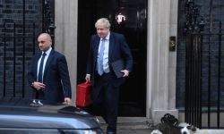 W. Brytania: po raporcie w sprawie imprez Johnson przeprasza, ale nie rezygnuje