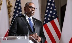 Austin: informacje wskazują, że rosyjskie siły zostaną utrzymane przy granicy z Ukrainą