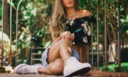 Szorty w modnych stylizacjach. Jak nosić spodenki jeansowe damskie?