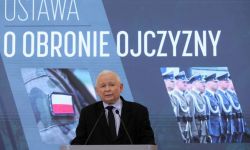 Rząd przyjął projekt ustawy o obronie ojczyzny; Kaczyński: Polska musi mieć siły zbrojne adekwatne do obecnej sytuacji