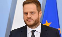 Cieszyński apeluje do platform internetowych o zablokowanie serwisów siejących dezinformacje