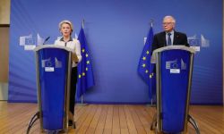 Szefowa KE: UE po raz pierwszy sfinansuje zakup i dostawę broni do zaatakowanego kraju