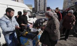 Ukraina: w sklepach w Kijowie zaczyna brakować jedzenia