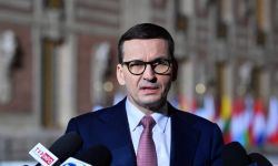 Morawiecki: środki na pomoc humanitarną dla uchodźców trafią do Polski szerokim strumieniem