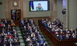 Zełenski w Sejmie: nie zostaliśmy sami z wrogiem, polscy bracia i siostry są z nami