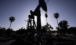 Ropa w USA już poniżej 100 USD za baryłkę, spadki cen nabierają rozpędu