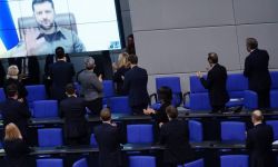 Zełenski w Bundestagu: przez środek Europy biegnie mur między wolnością a brakiem wolności