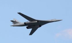 Reporter PAP w Charkowie: rosyjska bomba kasetowa spadła na cmentarz wojenny, na którym spoczywają oficerowie Wojska Polskiego