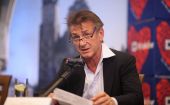 Sean Penn podpisał umowę z miastem Kraków ws. pomocy uchodźcom