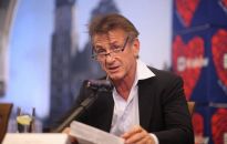 Sean Penn podpisał umowę z miastem Kraków ws. pomocy uchodźcom