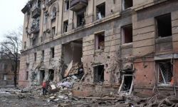 Władze Mariupola: coraz więcej ludzi w mieście umiera z głodu