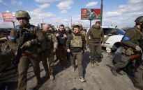 Ukraina: prezydent Zełenski odwiedził Buczę - miejsce masowych rosyjskich zbrodni pod Kijowem