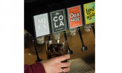 Woda i syrop - Cola z dystrybutora to prosty sposób na serwowanie napojów